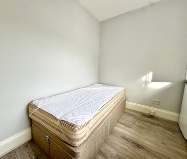 Blythe Road, Shepherds Bush, W14 - Photo 1