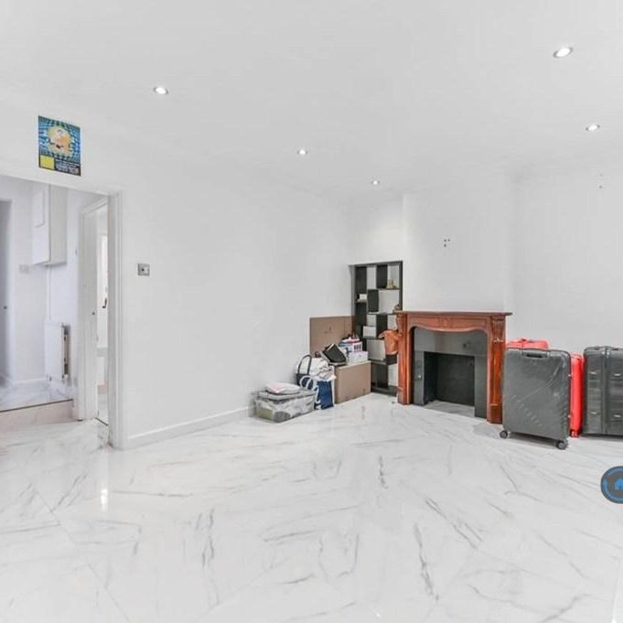 3 bedroom end of terrace house to rent - Photo 1