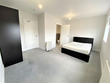 5 bedroom semi-detached house to rent - Photo 3