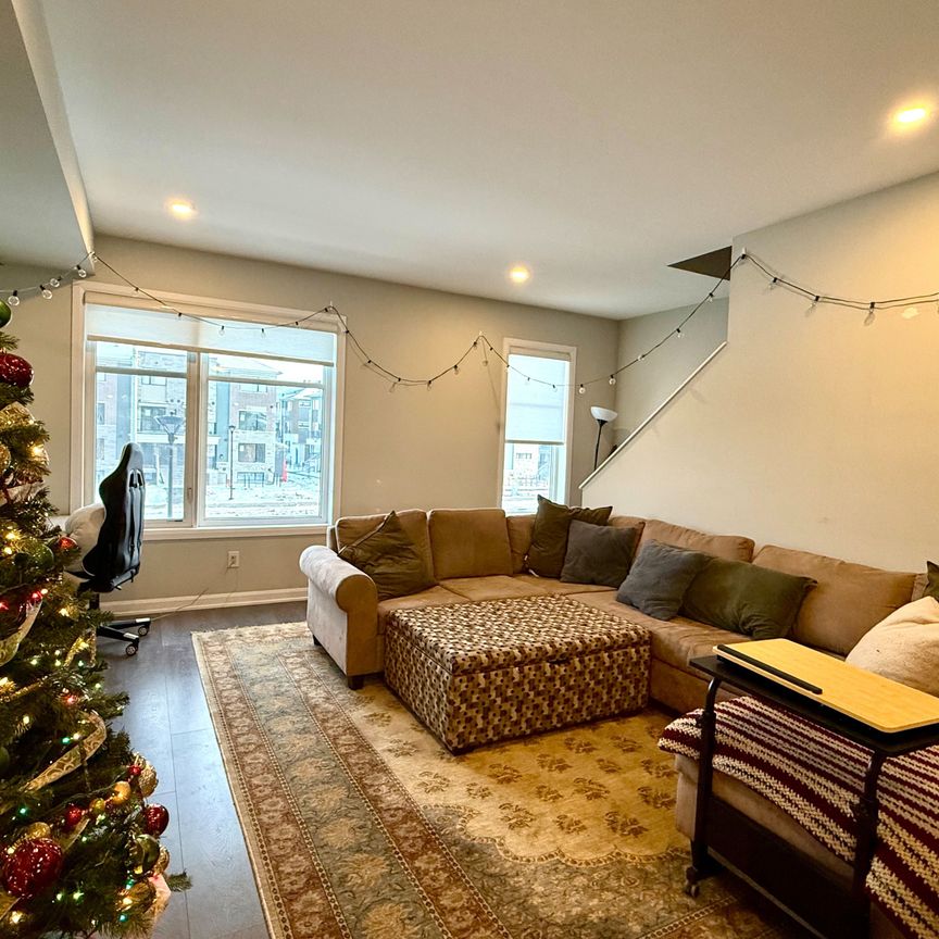 For Lease - 1079 Speedvale Court, Kanata, Ontario - Photo 1