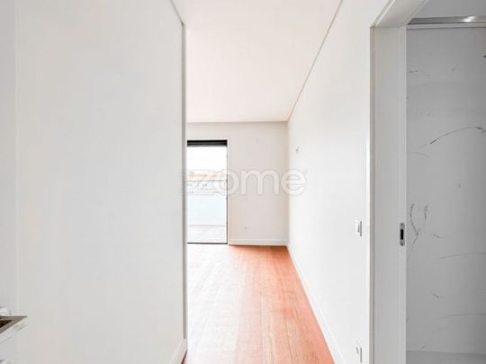 4 room luxury Apartment for rent in Matosinhos, Portugal - Photo 1