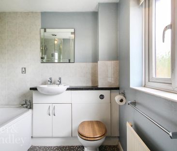 2 bedroom terraced house to rent - Photo 4