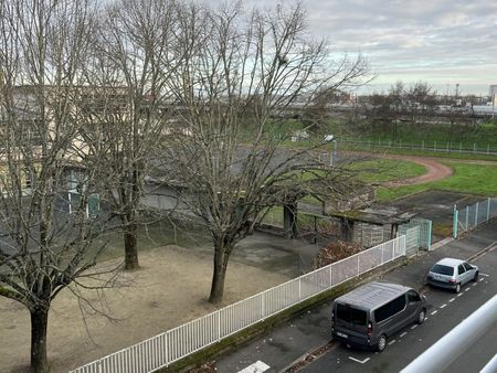 Appartement situé dans une résidence calme et sécurisée non loin du Carrefour les ATLANTES. Proche d’un arrêt de Bus desservant 7 lignes. - Photo 2