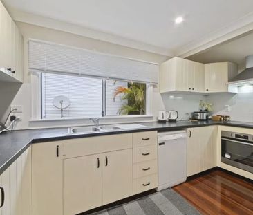 WARM & WELCOMING FEMALE SHARE HOUSE – ROOM AVAILABLE NOW - Photo 3