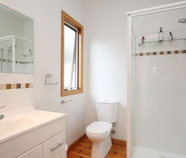 9 Helen Street, East Geelong - Photo 5