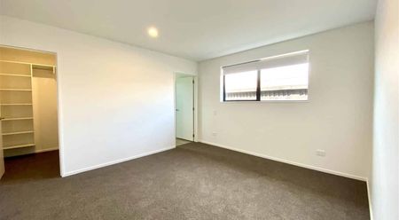 Stylish Living, Prime Location - Photo 3