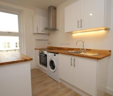 A lovely studio flat located on Gloucester Road close to various sh... - Photo 1