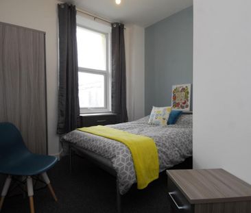 4 bedroom flat to rent - Photo 4