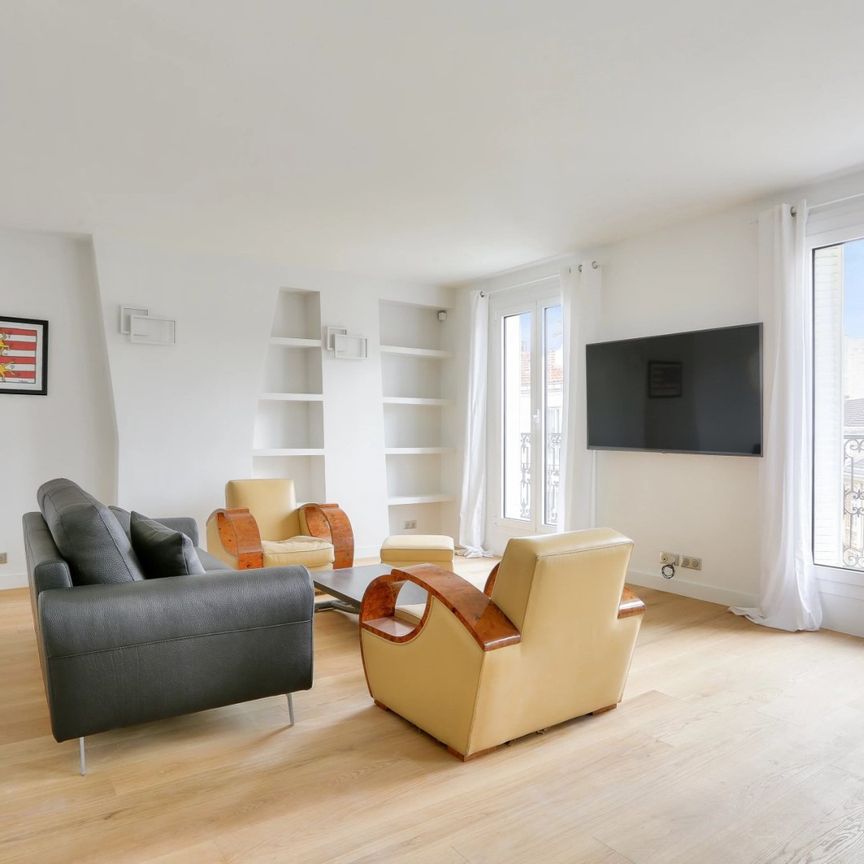 Appartement • Paris 5ème - Photo 1