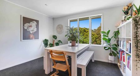 Coastal Charm Meets Family Comfort - Photo 2