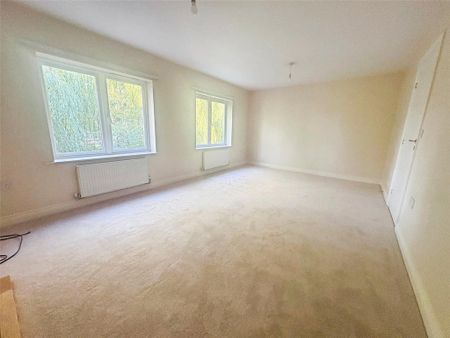 4 bedroom semi-detached house to rent - Photo 5