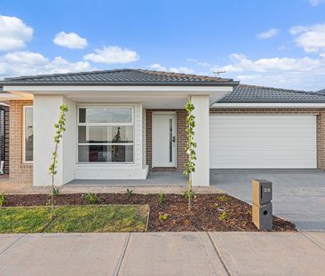 Contemporary Elegance and Family Comfort - Photo 6