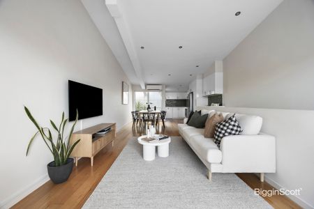 SLEEK STYLE CLOSE TO EVERYTHING! - Photo 4
