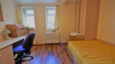 4 bedroom Flat in Grovewood, Leeds - Photo 3