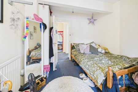 4 bedroom House To Let - Photo 4