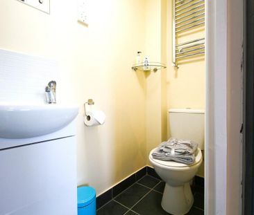 1 bedroom in a house share to rent - Photo 3