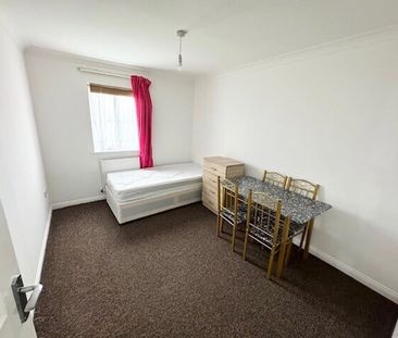 Tallis Court, Kidman Close, RM2 6GH, Romford - Photo 4
