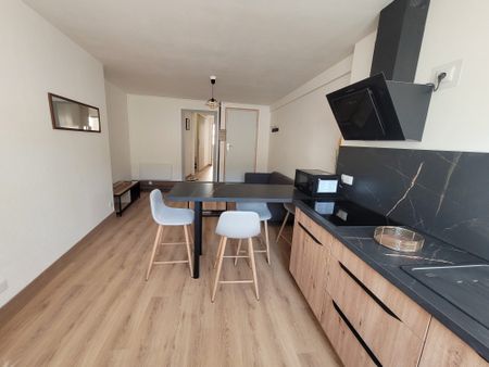 Location Appartement 3 pièces 45m² ST JEAN D ANGELY 17400 - Photo 4