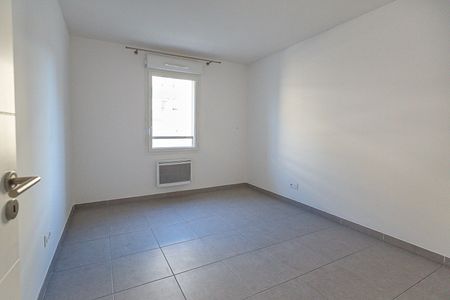 A LOUER AVIGNON FACE REMPARTS ( 84000 ) : APPARTEMENT 3 PIECES AVEC TERRASSE, PLACE DE PARKING, ASCENSEUR, - Photo 5