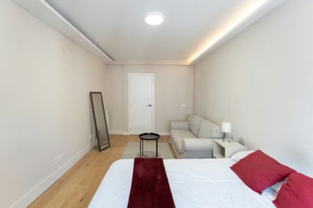 Calle de Colmenares, Madrid, Community of Madrid 28004 - Photo 5