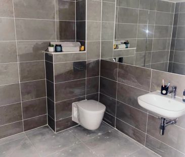 Large Accessible En-suite - Photo 1