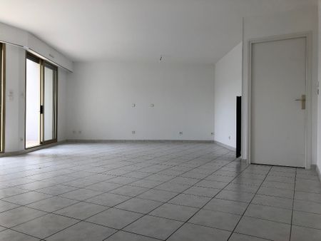 Location Appartement 2 pièces 74m² BESANCON 25000 - Photo 2