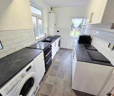 3 bedroom semi-detached house to rent - Photo 6