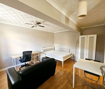 Court Road, Southampton - Photo 1