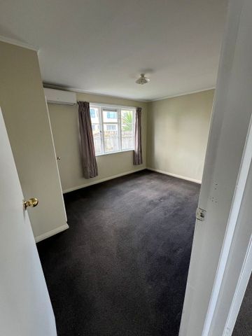 For Rent: Spacious 2-Bedroom House Papatoetoe - Photo 3