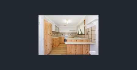 Neat & Low-Maintenance 2-Bedroom Unit in Quiet Court Location - Photo 3