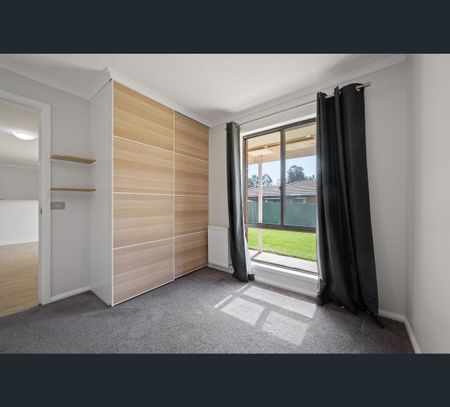 13 McMahon Place, West Wodonga, Vic 3690 - Photo 3