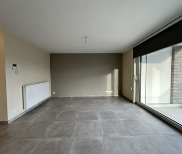 Modern appartement met één slaapkamer - Photo 1