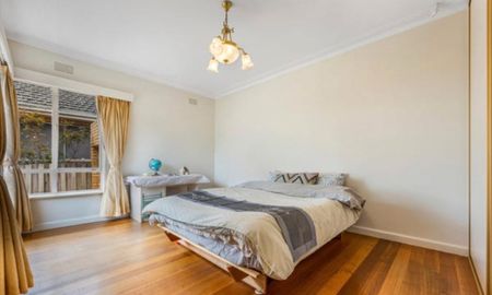 6 Kingston Street, Mount Waverley - Photo 2