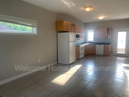 $2,195 / 3 br / 1 ba / Bright & Spacious 3-Bed Upper Unit in Thorold - Photo 4