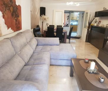 Alquiler de piso en Calle Romería del Rocío - Photo 1