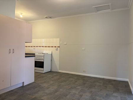 Comfortable Family Home in Elizabeth East - Photo 4