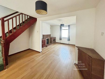 3 bedroom semi-detached house to rent - Photo 3