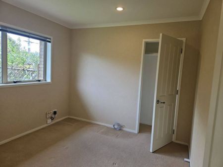 Stunning 3-Bedroom Home - Photo 5