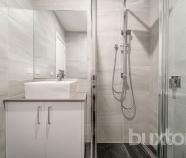 THREE BEDROOM TOWNHOUSE IN GREAT LOCATION! - Photo 5