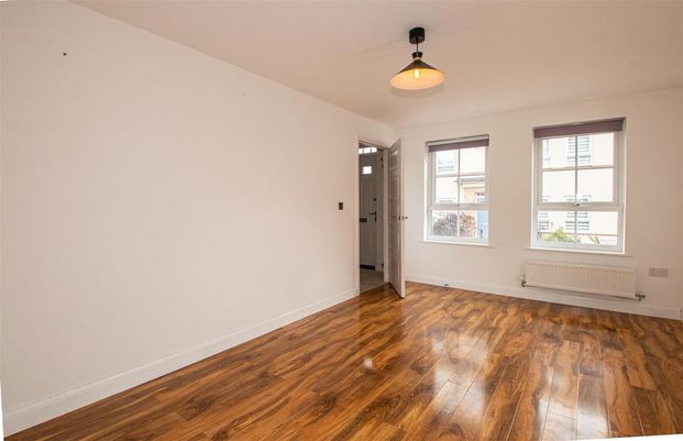 4 bedroom semi-detached house to rent - Photo 1