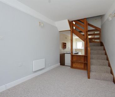 2 bedroom semi-detached house to rent - Photo 4