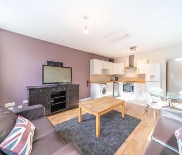 3 bedroom apartment to rent - Photo 1