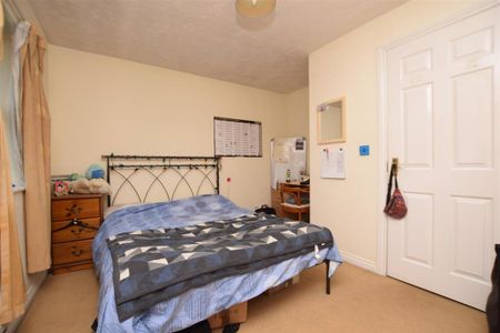 3 bedroom semi-detached house to rent - Photo 5