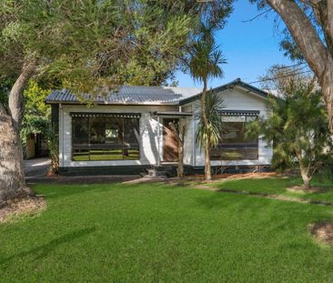 Charming Coastal Cottage in the Heart of Barwon Heads - Photo 4