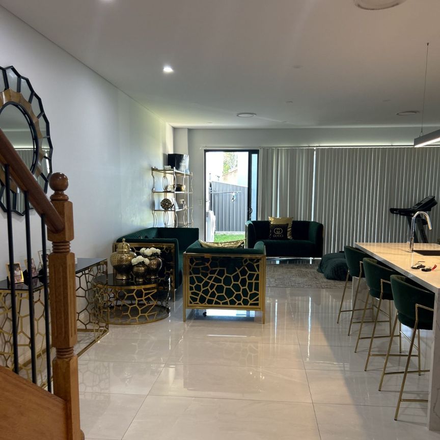 Spacious 5-Bedroom Family Home in the Heart of Pendle Hill - Photo 1