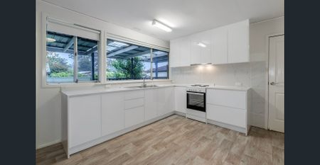 Comfortable Family Living in a Convenient South Penrith Location - Photo 3