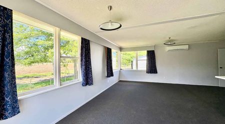 Comfortable Three-Bedroom Home! - Photo 2