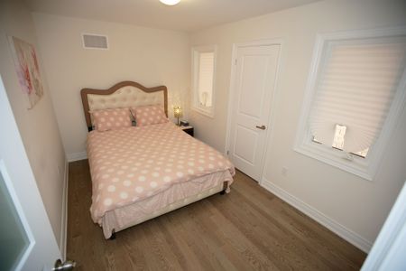 For Lease - room 152 Ben Sinclair Avenue Unit# room, East Gwillimbury, Ontario - Photo 5