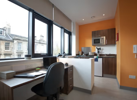 1 bedroom in a flat share to rent - Photo 4