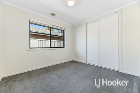 Lovely Three Bedroom Home - Photo 4